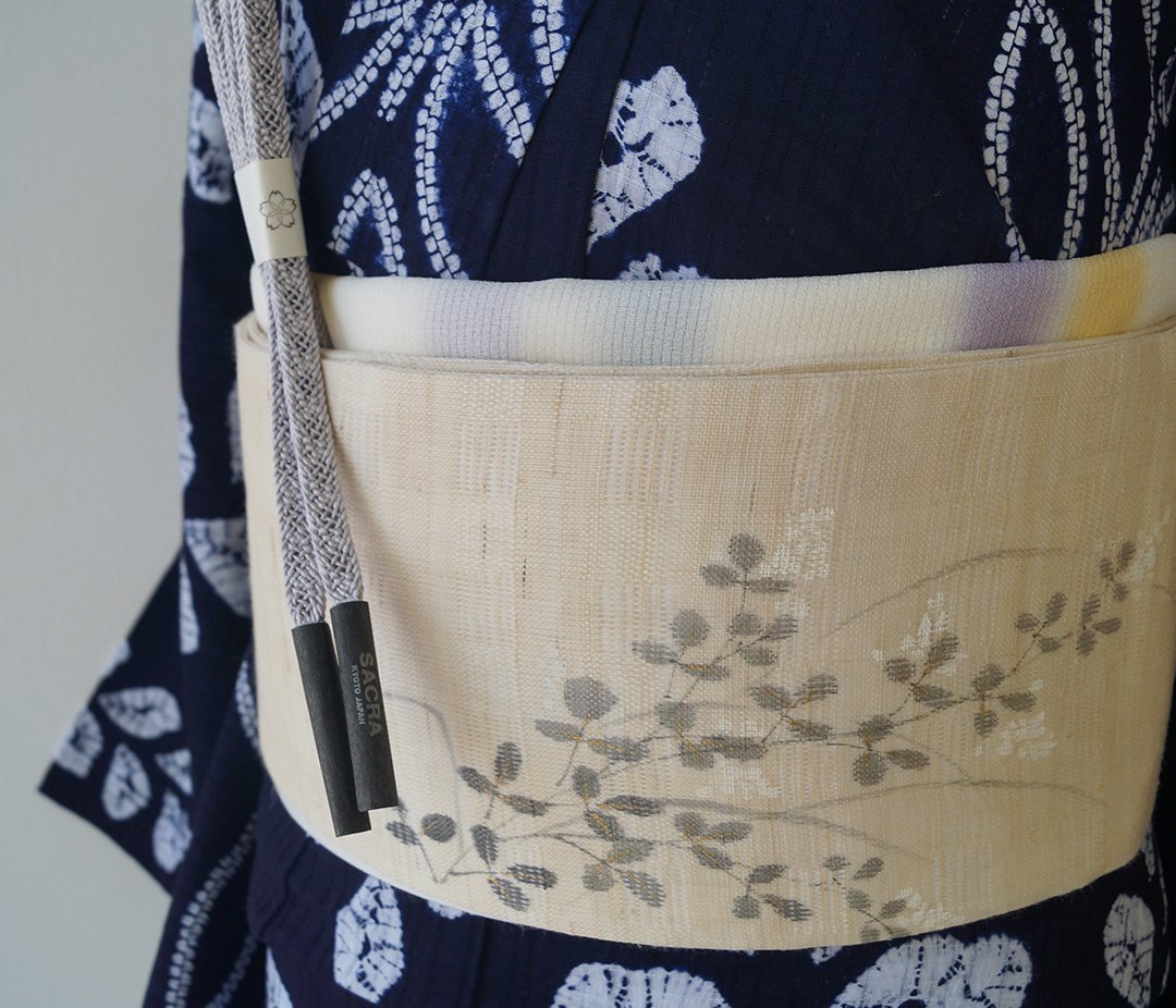 夏なごや帯】桐山紫香作 生成り色 夏の野の花文 手描き友禅麻 夏なごや帯】桐山紫香作 生成り色 夏の野の花文 手描き友禅麻
