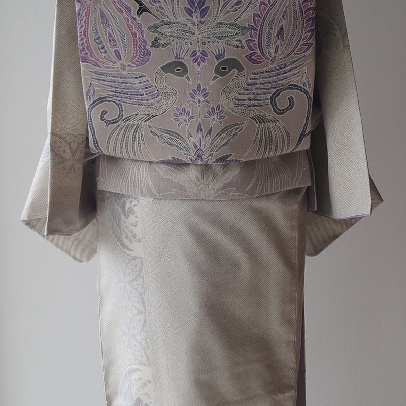 袷】阿多利末広作 生成色地 鳳凰に七宝繋ぎ文 本場大島紬 | 大山 袷】阿多利末広作 生成色地 鳳凰に七宝繋ぎ文 本場大島紬 | 大山