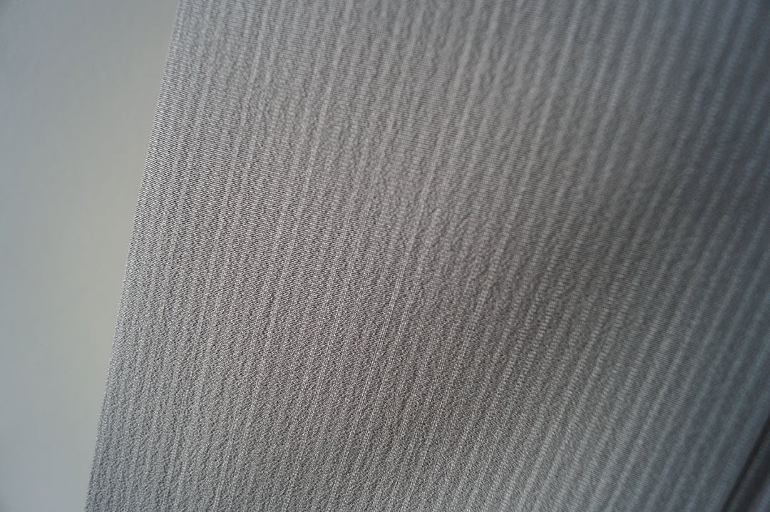 白の地にグレーの織り柄模様と笹竹がスッキリと粋な正絹お召、単衣のお着物です 楽天市場】【10%OFF&クーポン配布中】撫松庵 あやめ縞 白地 オフ