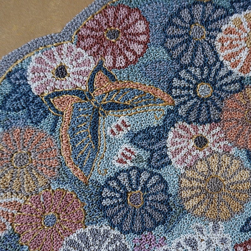 ふくろ帯】黄土色地 相良刺繍菊に蝶文 ふくろ帯 | 大山キモノ ふくろ帯】黄土色地 相良刺繍菊に蝶文 ふくろ帯 | 大山キモノ