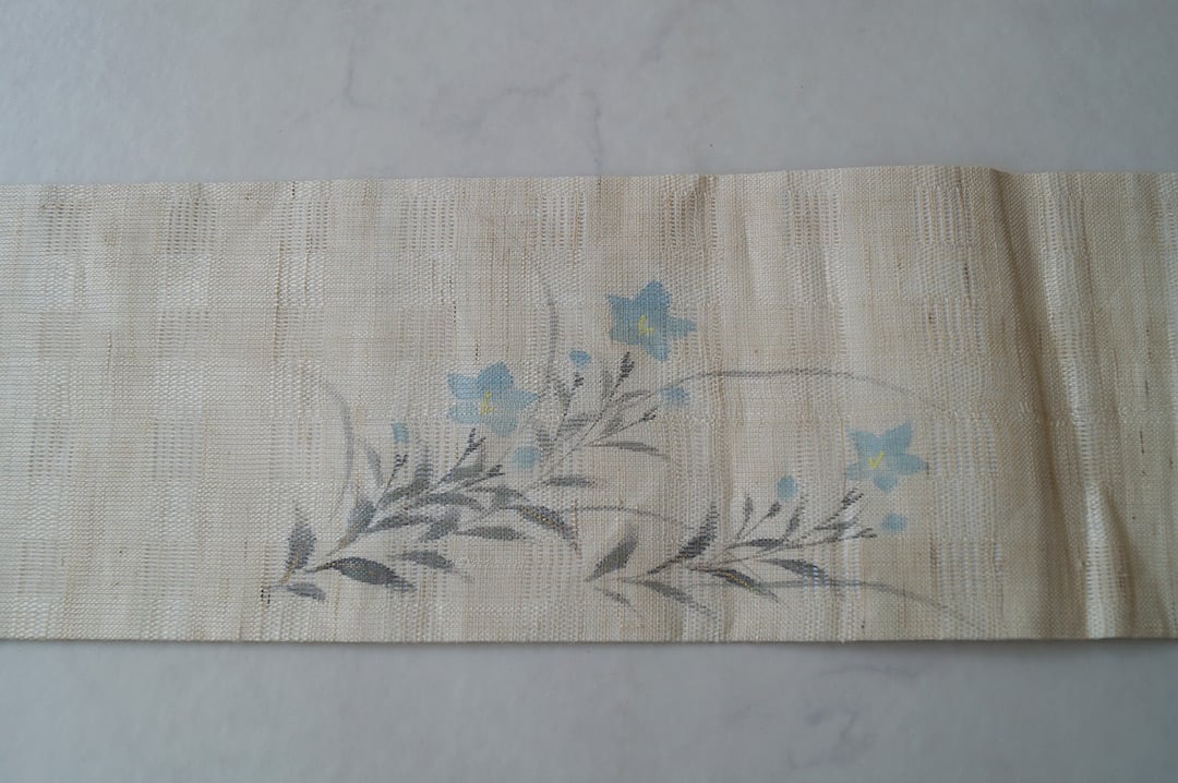 夏なごや帯】桐山紫香作 生成り色 夏の野の花文 手描き友禅麻 夏なごや帯】桐山紫香作 生成り色 夏の野の花文 手描き友禅麻