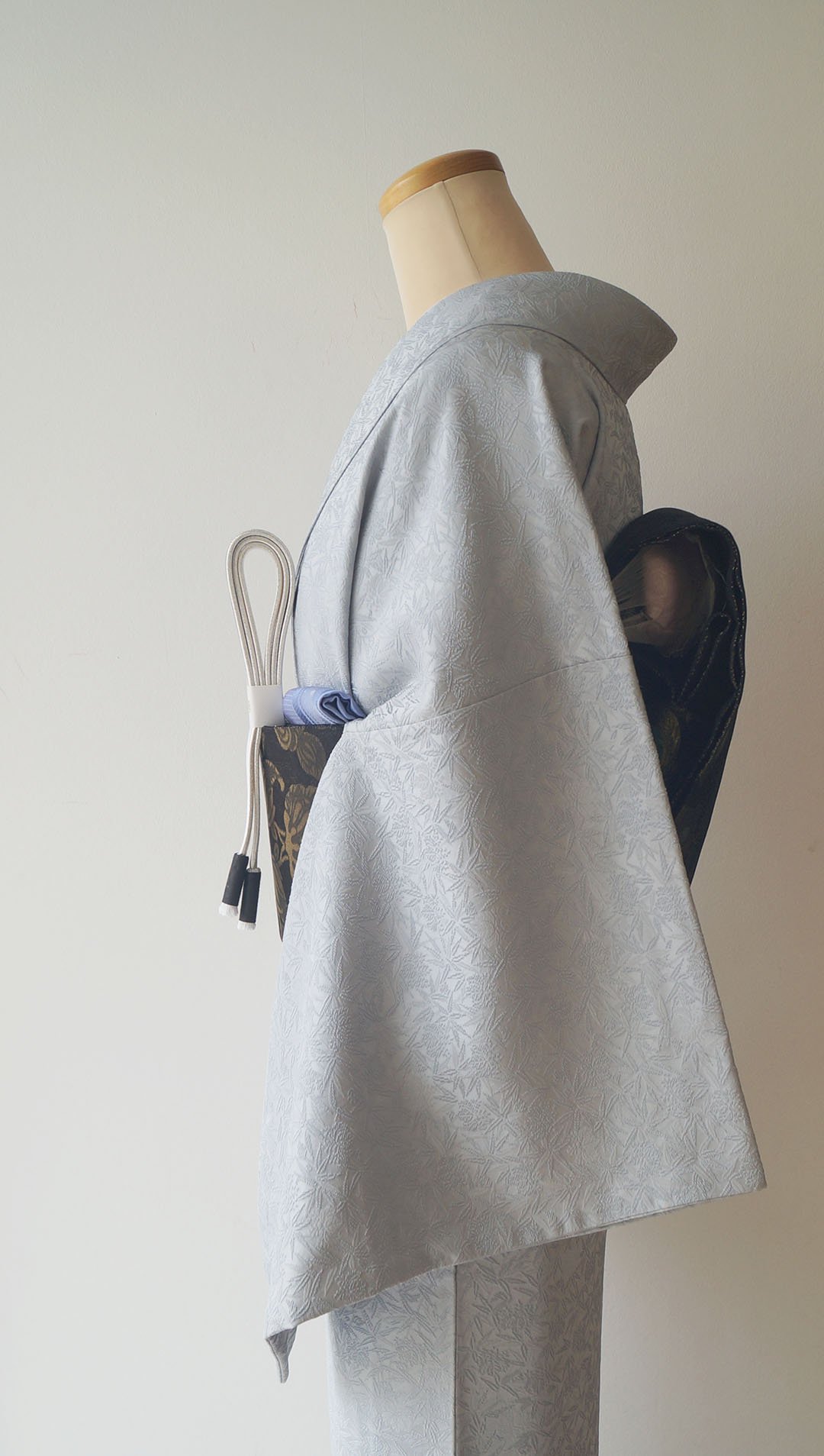 菱の地紋に寄り添う笹竹の潔さ静かに品格を魅せ。美しい正絹の訪問着です 楽天市場】【新古品】 長羽織 単衣 紋紗 正絹 NUNOZA RABO OSAMU