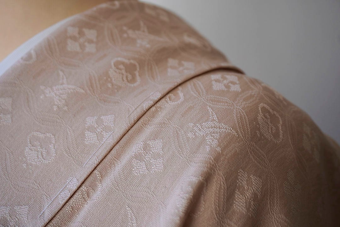 504mi45☆色無地 一つ紋 地紋 輪違に宝尽くし 名物裂 宗薫緞子☆美品 504mi45☆色無地 一つ紋 地紋 輪違に宝尽くし 名物裂 宗薫緞子☆