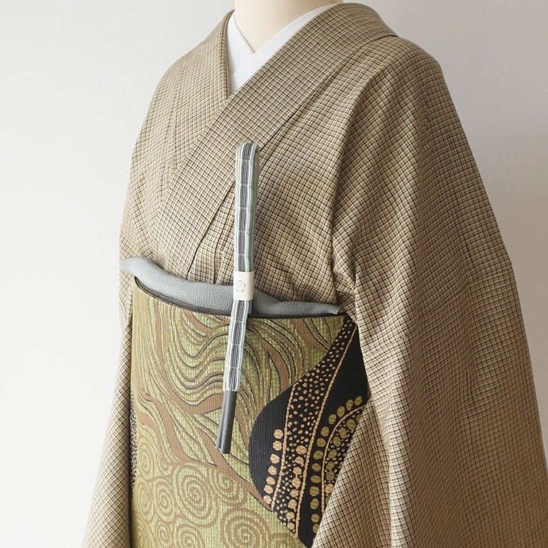 誉田屋源兵衛　九寸名古屋帯　美品　金糸　粋な柄　黒と金　セミフォーマルにも 誉田屋源兵衛九寸名古屋帯美品金糸粋な柄黒と金セミフォーマルにも