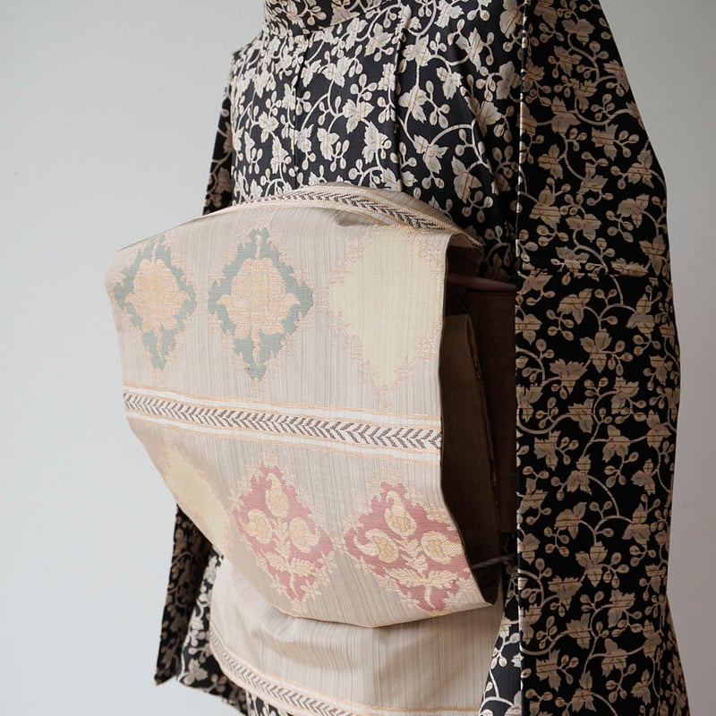 袋帯洛風林花唐草文