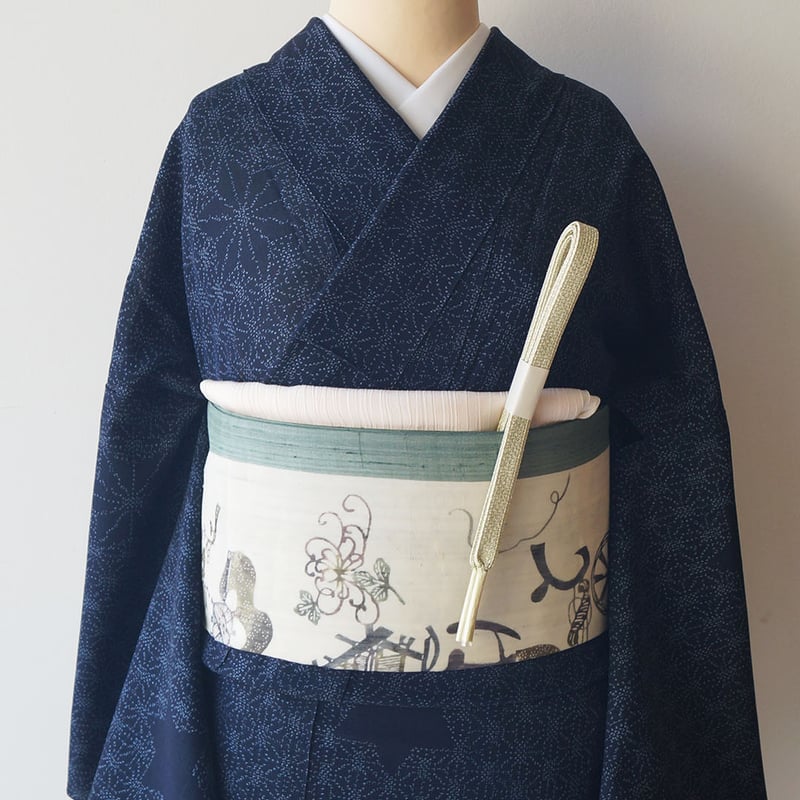 大島紬着物 麻の葉 帯 帯締め付き 抹香臭い 大島紬着物 麻の葉 帯 帯締め付き 抹香臭い