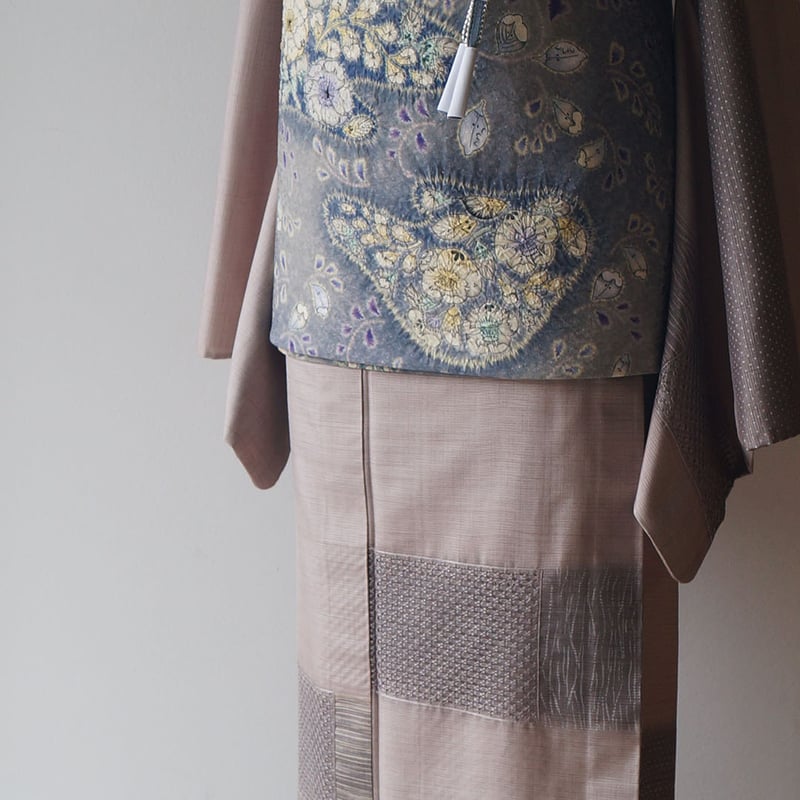 単衣】鳩羽鼠色 汕頭刺繍 本場縞大島紬 附下 証紙あり | 大山 単衣】鳩羽鼠色 汕頭刺繍 本場縞大島紬 附下 証紙あり | 大山