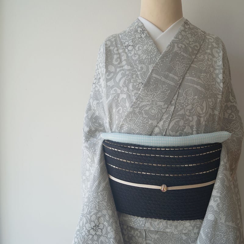 浴衣】小千谷織物 綿麻紅梅 越後型染浴衣 文様合わせ 白×白鼠色 浴衣】小千谷織物 綿麻紅梅 越後型染浴衣 文様合わせ 白×白鼠色