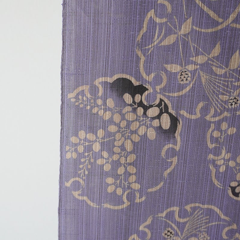竺仙・浴衣】竺仙製 藤鼠色×生成り色 松煙染小紋 雪輪に秋草文 竺仙・浴衣】竺仙製 藤鼠色×生成り色 松煙染小紋 雪輪に秋草文
