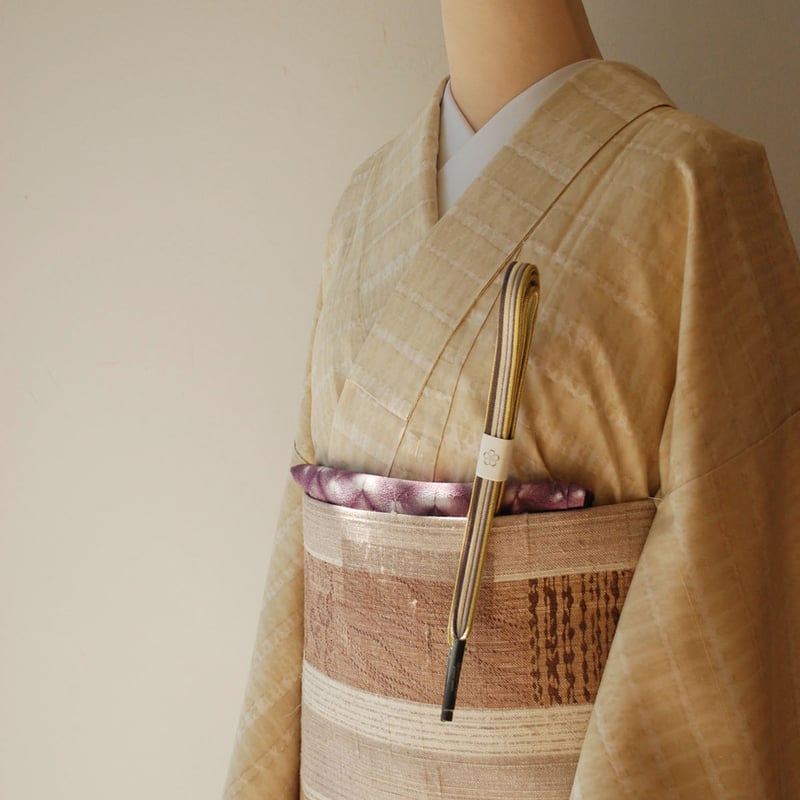 大島紬 小紋 板締め 絞り 縦縞 着物 004k 袷】女郎花色 板締め絞り紬 |