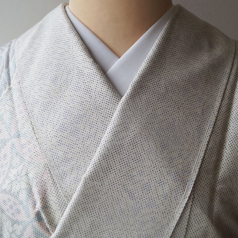 袷】阿多利末広作 生成色地 鳳凰に七宝繋ぎ文 本場大島紬 | 大山 袷】阿多利末広作 生成色地 鳳凰に七宝繋ぎ文 本場大島紬 | 大山