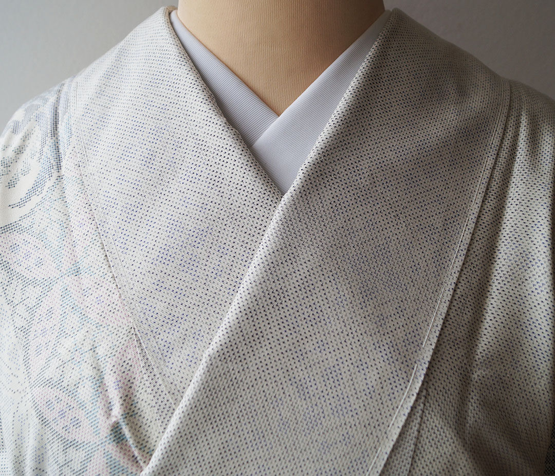 袷】阿多利末広作 生成色地 鳳凰に七宝繋ぎ文 本場大島紬 | 大山 袷】阿多利末広作 生成色地 鳳凰に七宝繋ぎ文 本場大島紬 | 大山