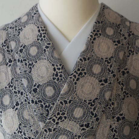 【浴衣】黒×生成色　菊唐草文　浴衣