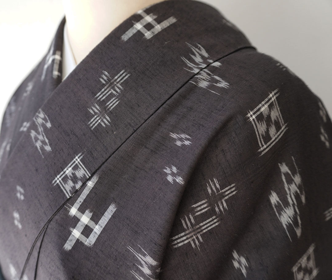 華 紬 琉球紋様 白色 袷