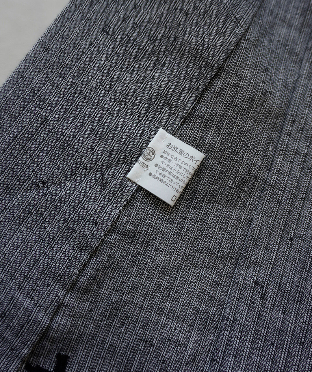 鉛筆画 「なれない浴衣」作品Ｎｏ．100 即日発送】【浴衣】クラシカルグレーの百合浴衣 【浴衣3点