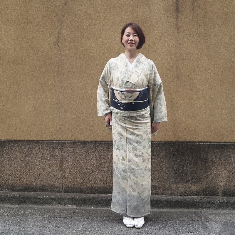 附け下げ(単衣)　(流水に吉祥紋様　部分絞り　刺繍　未使用　蕎麦切色系) 附け下げ(単衣) (流水に吉祥紋様 部分絞り 刺繍 未使用 蕎麦切色