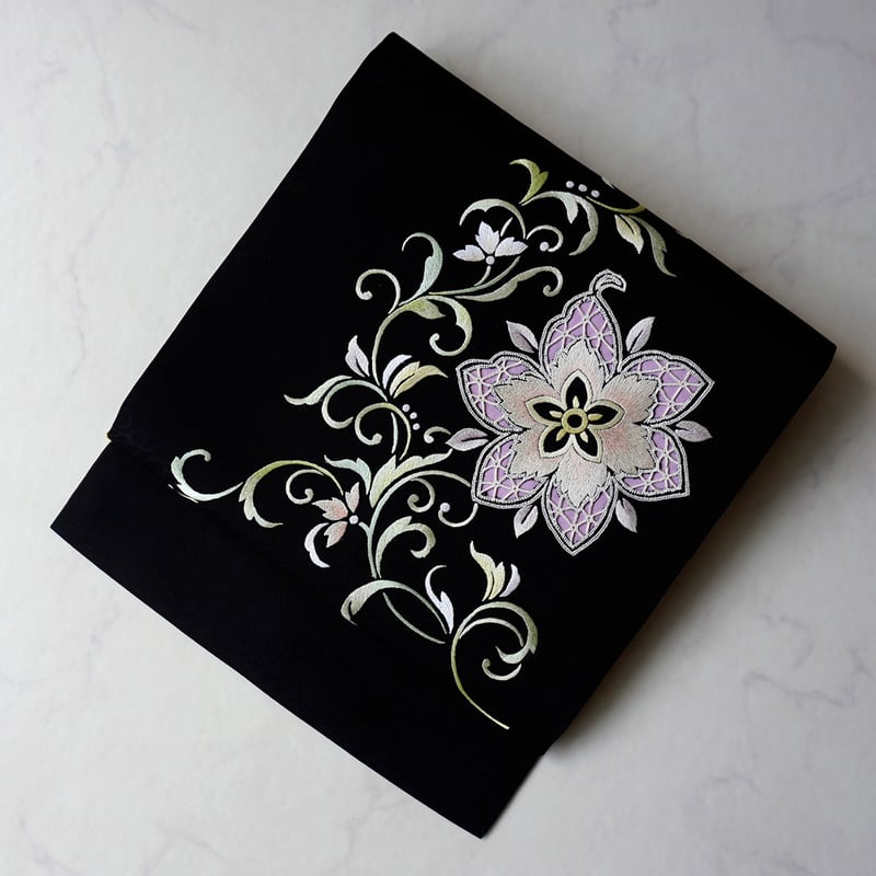 なごや帯】黒地 花刺繍 なごや帯 | 大山キモノ・ちぇらうなぼるた なごや帯】黒地 花刺繍 なごや帯 | 大山キモノ・ちぇらうなぼるた