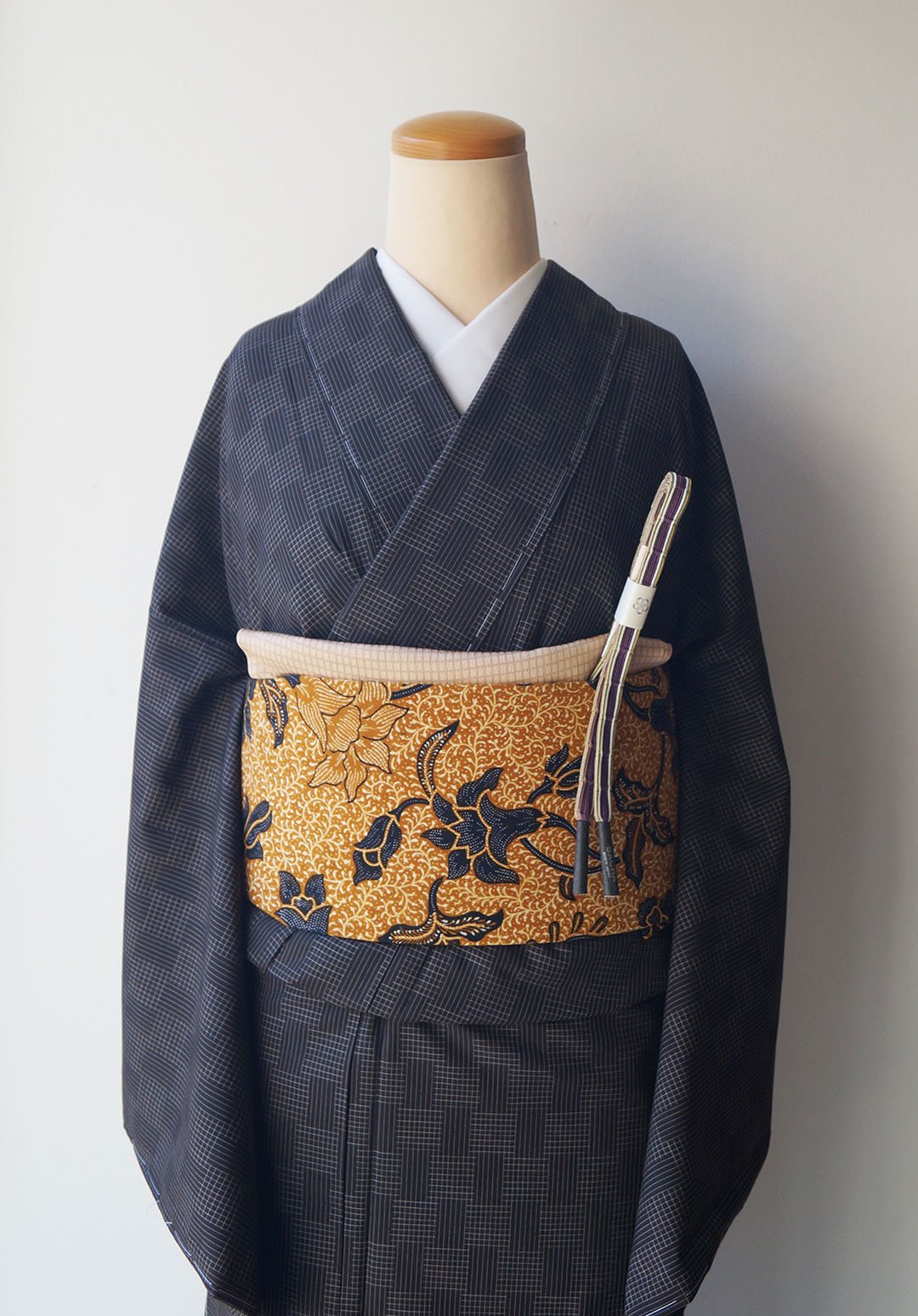 袷】黒色 変わり格子文 縞大島紬 | 大山キモノ・ちぇらうなぼるた 袷】黒色 変わり格子文 縞大島紬 | 大山キモノ・ちぇらうなぼるた