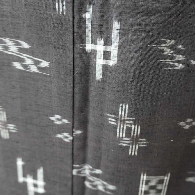 袷】黒地 琉球絣文 紬 | 大山キモノ・ちぇらうなぼるた