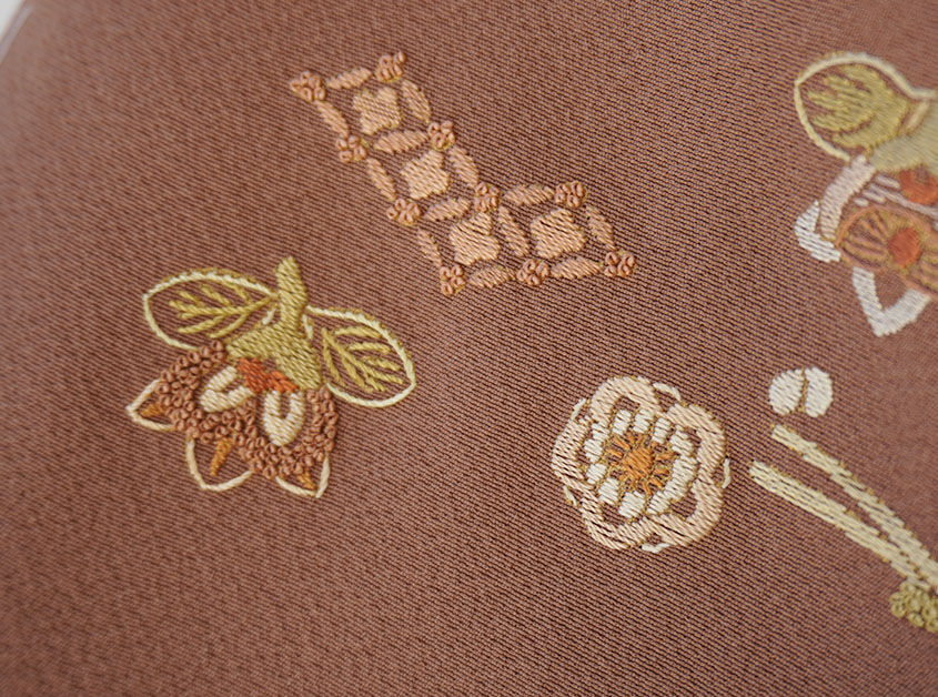 袷】宗伝唐茶地 吹き寄せ総刺繍 付下げ小紋 一つ紋入り | 大山 袷】宗伝唐茶地 吹き寄せ総刺繍 付下げ小紋 一つ紋入り | 大山