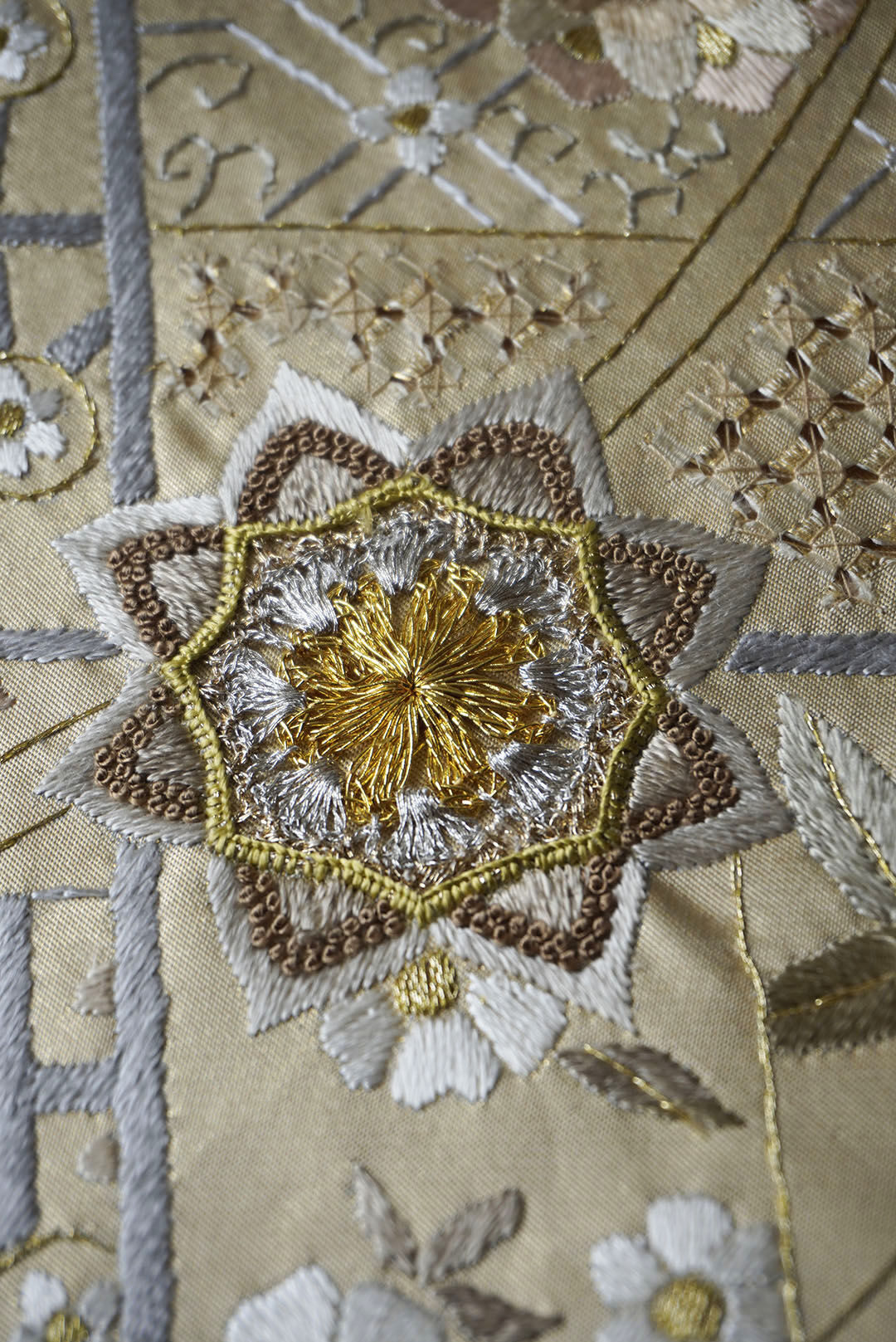 ふくろ帯】砂色地 華文汕頭刺繍 ふくろ帯 | 大山キモノ・ちぇら ふくろ帯】砂色地 華文汕頭刺繍 ふくろ帯 | 大山キモノ・ちぇら