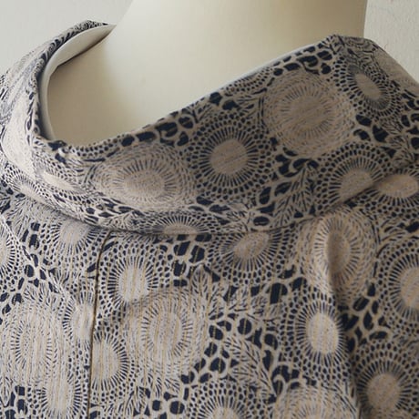 【浴衣】黒×生成色　菊唐草文　浴衣