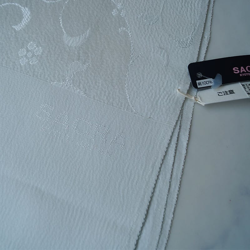 小紋　胡粉色　やさしげな色付け　小花　流水　茶屋辻　白 小紋 胡粉色 やさしげな色付け 小花 流水 茶屋辻 白