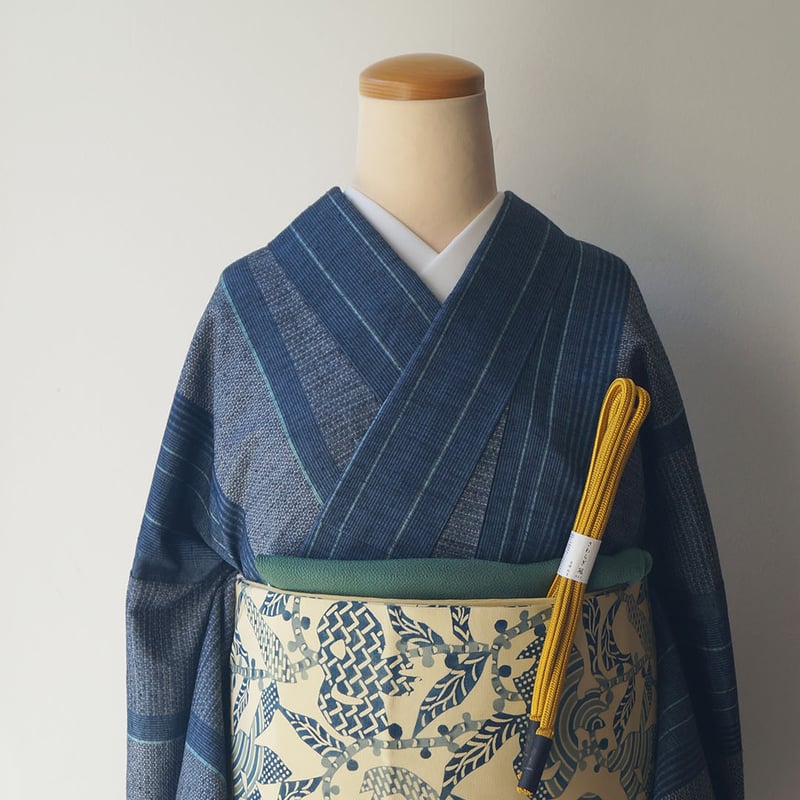 袷】藍色系 縦縞に亀甲格子絣文 古紬結城 | 大山キモノ・ちぇら 袷】藍色系 縦縞に亀甲格子絣文 古紬結城 | 大山キモノ・ちぇら