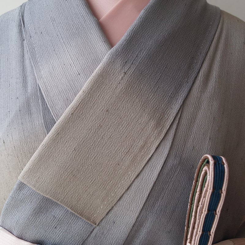 袷】薄鼠色×絹鼠色×卯の花色 段違い暈かし 紬 | 大山キモノ・ち
