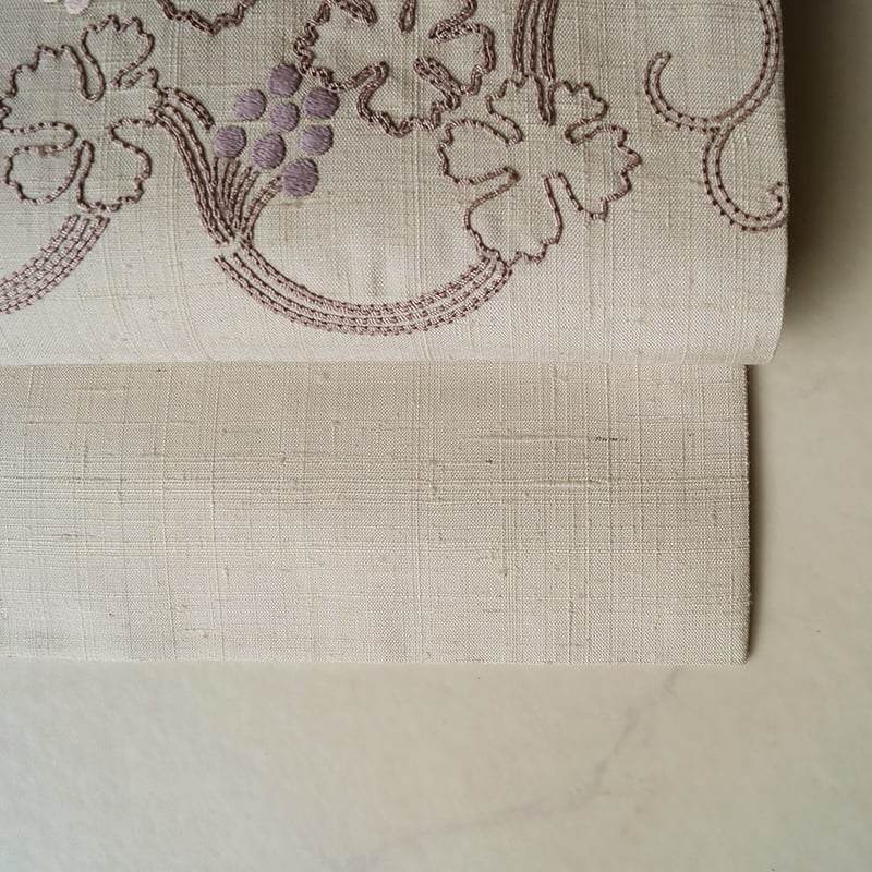 刺繍と絞りを楽しむ　淡い薄紫色の紬袋帯 楽天市場】［ 正絹 ］京袋帯 シカ 刺繍（ オフシロ/3TKO-4