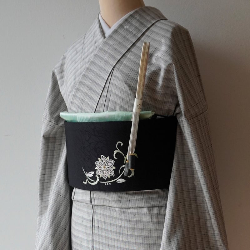 名古屋帯　刺繍　黒地　花 なごや帯】黒地 花刺繍 なごや帯 | 大山キモノ・ちぇらうなぼるた