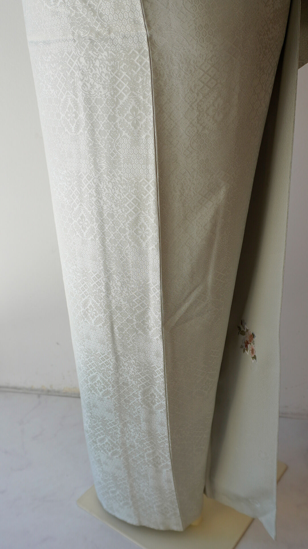 正絹【袷】色無地 花菱地紋 青磁色 身丈160cm裄64cm 正絹【袷】色無地 花菱地紋 青磁色 身丈160cm裄64cm 正絹【袷