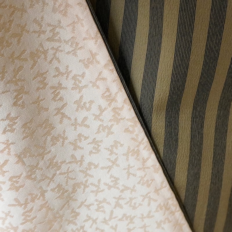 小紋 刺繍 紋意匠 七宝文様 憲法黒茶色 正絹 反物 小紋 刺繍 紋意匠 七宝文様 憲法黒茶色 正絹 反物