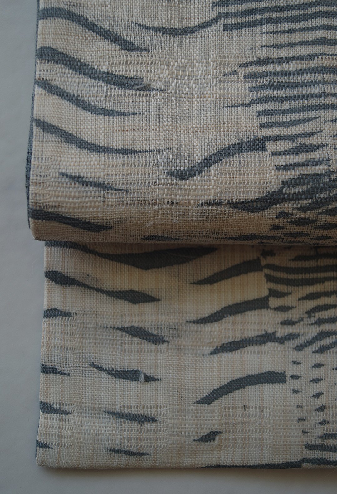 麻　絞りに素描なごや帯 なごや帯】錫色×生成り色 抽象芭蕉柄 麻なごや帯 | 大山キモノ
