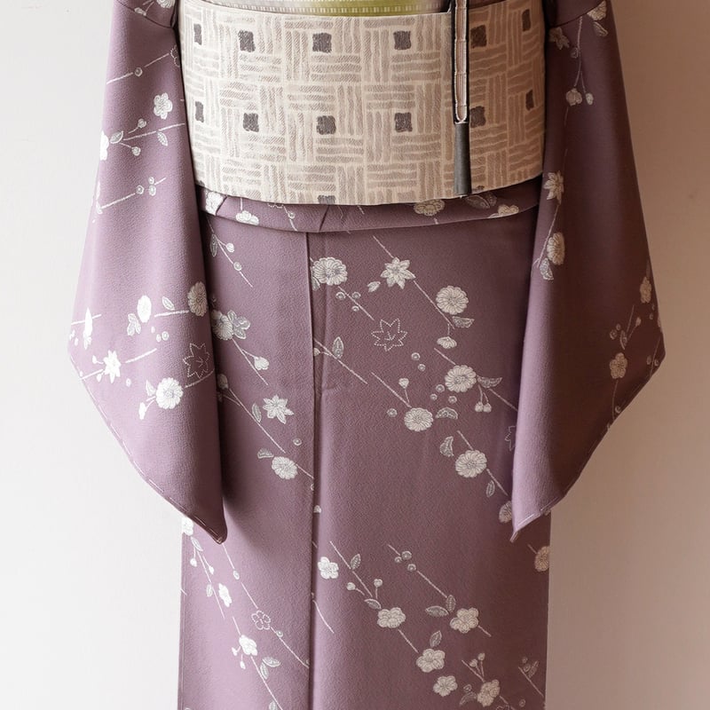 小花が可愛いピンクの小紋 袷】葵色地 四季花文 小紋 | 大山キモノ・ちぇらうなぼるた