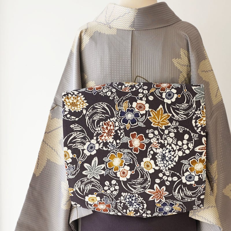 あ745)小振袖 クリーム色にカラフルで細やかな型染め 縮緬 祝い