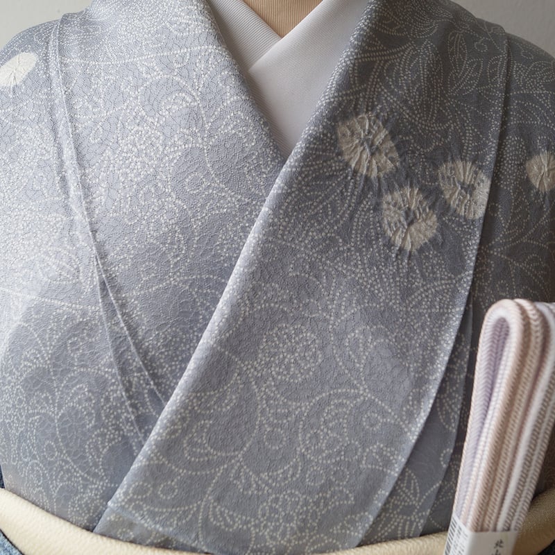 袷】淡藤色 花唐草に絞り柄 小紋 | 大山キモノ・ちぇらうなぼるた 袷】淡藤色 花唐草に絞り柄 小紋 | 大山キモノ・ちぇらうなぼるた
