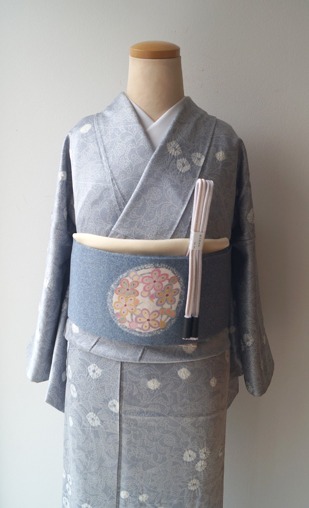 袷】淡藤色 花唐草に絞り柄 小紋 | 大山キモノ・ちぇらうなぼるた