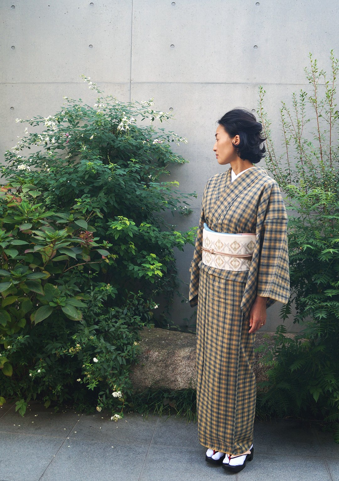 袷】花葉色×鉄紺 新田間道 紬 | 大山キモノ・ちぇらうなぼるた 袷】花葉色×鉄紺 新田間道 紬 | 大山キモノ・ちぇらうなぼるた