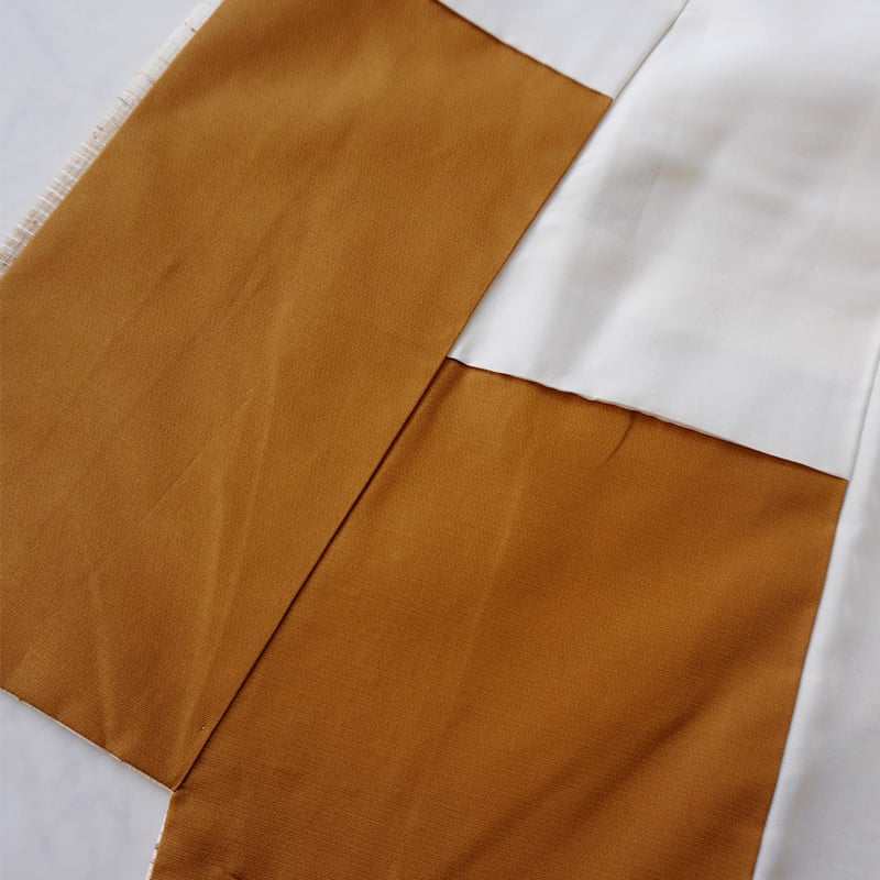 袷】アイボリーベージュ系 暈し市松 ぜんまい紬 | 大山キモノ・ちぇら  