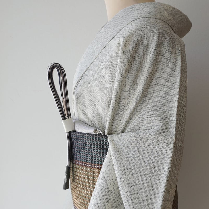 j-単衣＊正絹　オフホワイト　地紋あり　ワイドサイズ　ロング身丈　美品 単衣】トールサイズ 白地 変わり横段文 塩沢お召し | 大山キモノ