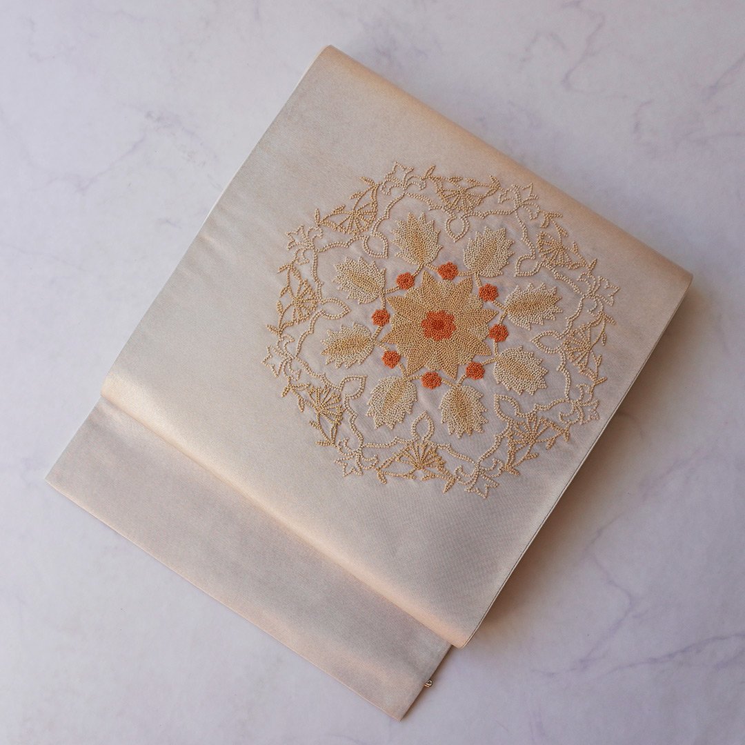ふくろ帯】シャンパンゴールド地 相良刺繍抽象花文 ふくろ帯 ふくろ帯】シャンパンゴールド地 相良刺繍抽象花文 ふくろ帯