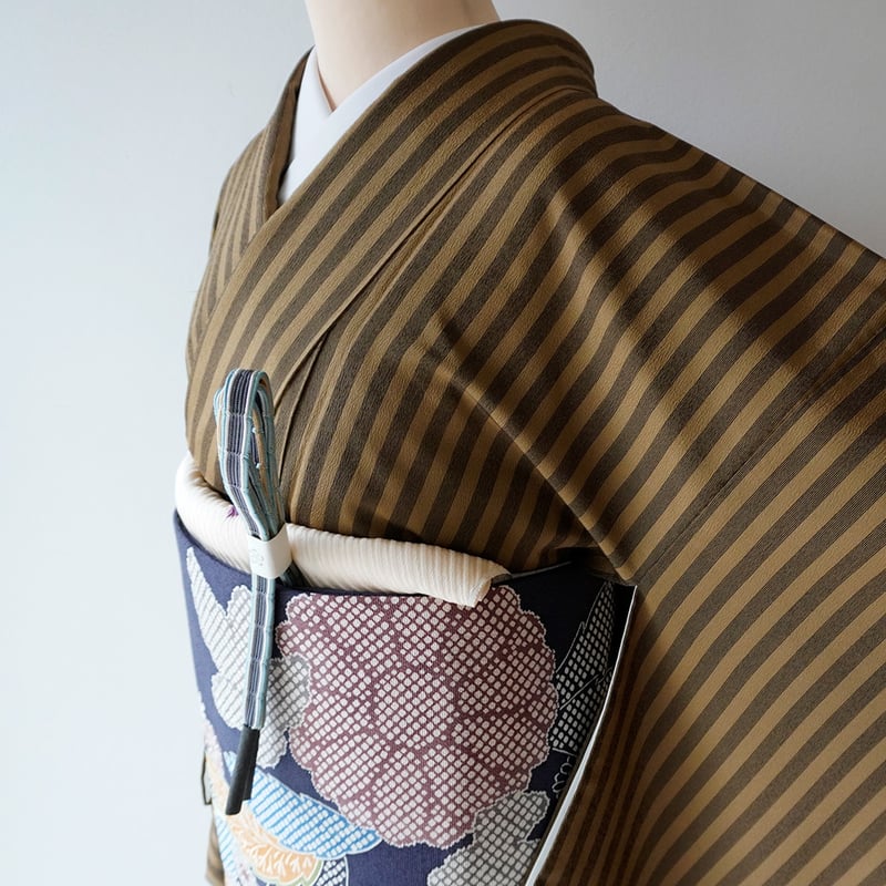 小紋 刺繍 紋意匠 七宝文様 憲法黒茶色 正絹 反物 小紋 刺繍 紋意匠 七宝文様 憲法黒茶色 正絹 反物