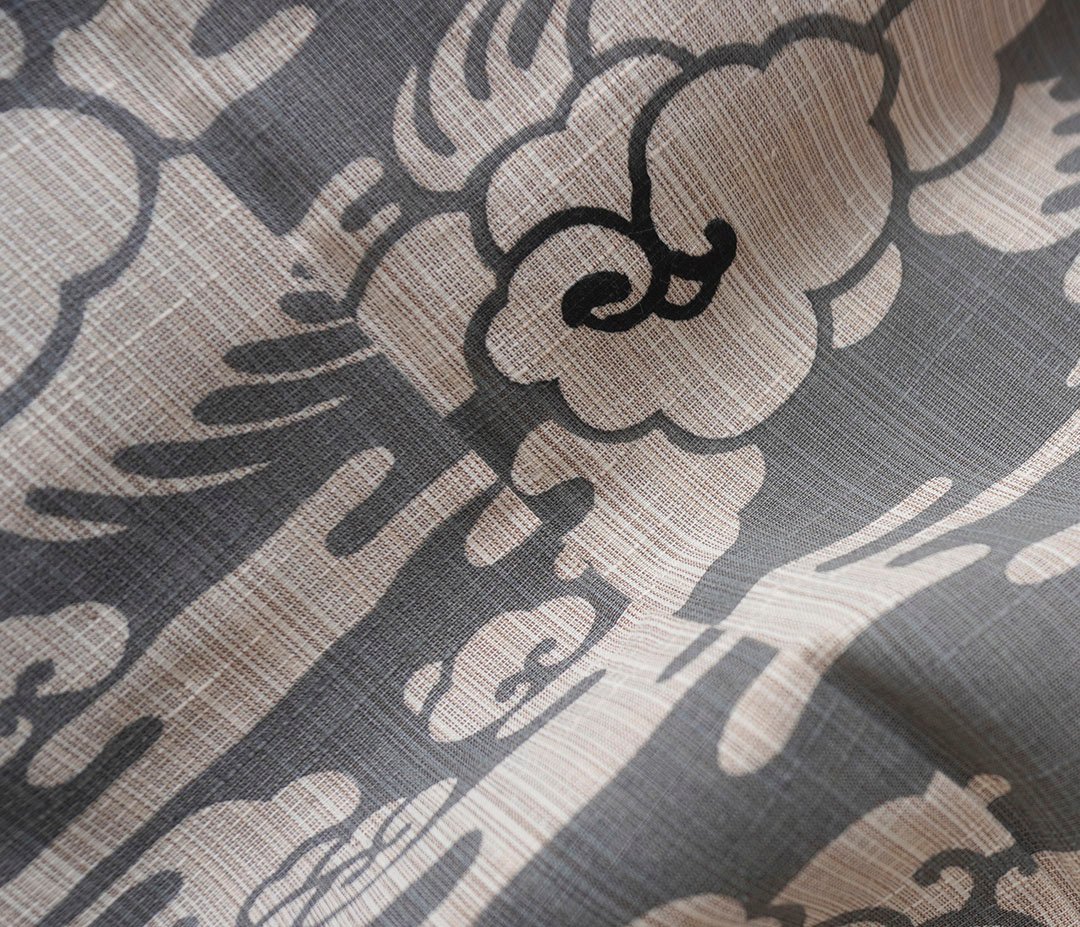 竺仙・浴衣】竺仙製 海松茶色×生成り色 松煙染小紋 瑞雲と霞文 竺仙・浴衣】竺仙製 海松茶色×生成り色 松煙染小紋 瑞雲と霞文