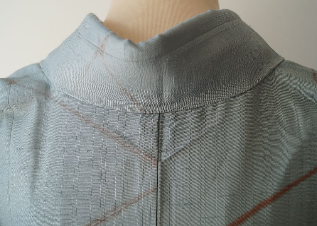 絞り 草木染 夾纈折縫い絞り 板締め 紬地 袷 着物br/ージュに朱色 正絹