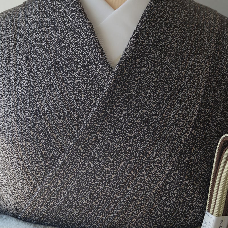 正絹【単衣】叩き染め　小紋 落款残布　モノトーン　粋！ 未使用しつけ糸付き 正絹【単衣】叩き染め 小紋 落款残布 モノトーン 粋！ 未使用