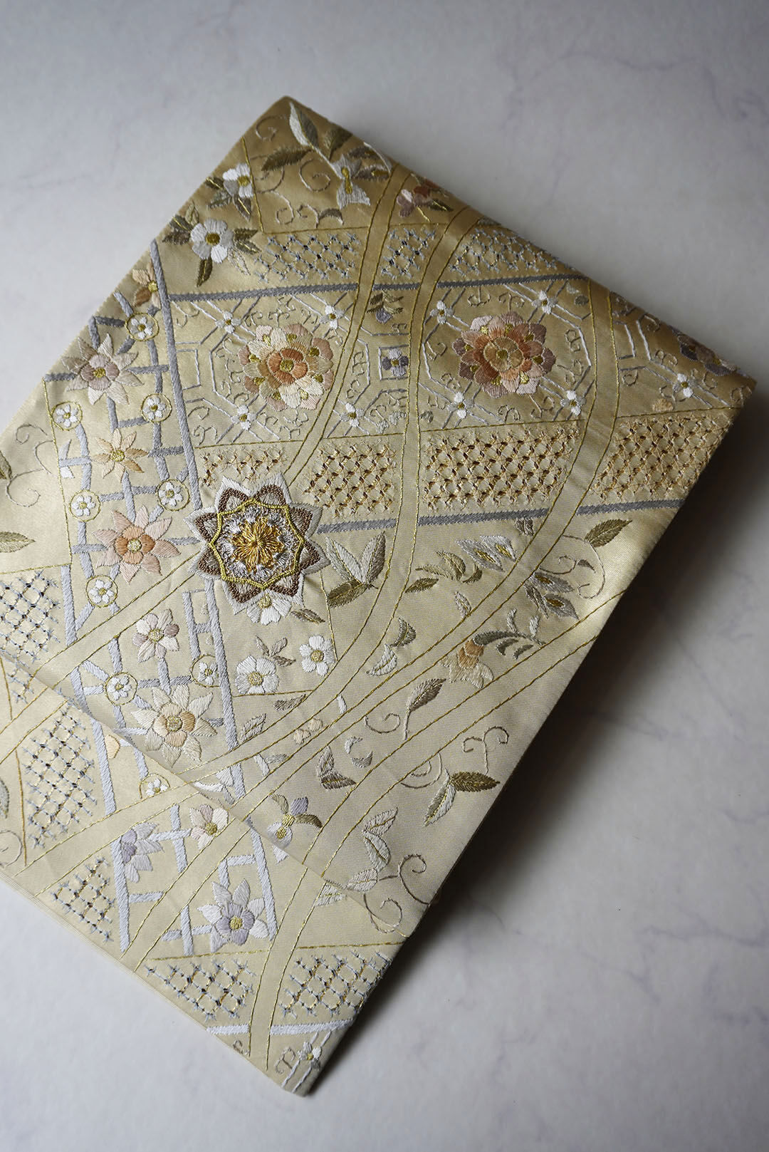 ふくろ帯】砂色地 華文汕頭刺繍 ふくろ帯 | 大山キモノ・ちぇら ふくろ帯】砂色地 華文汕頭刺繍 ふくろ帯 | 大山キモノ・ちぇら