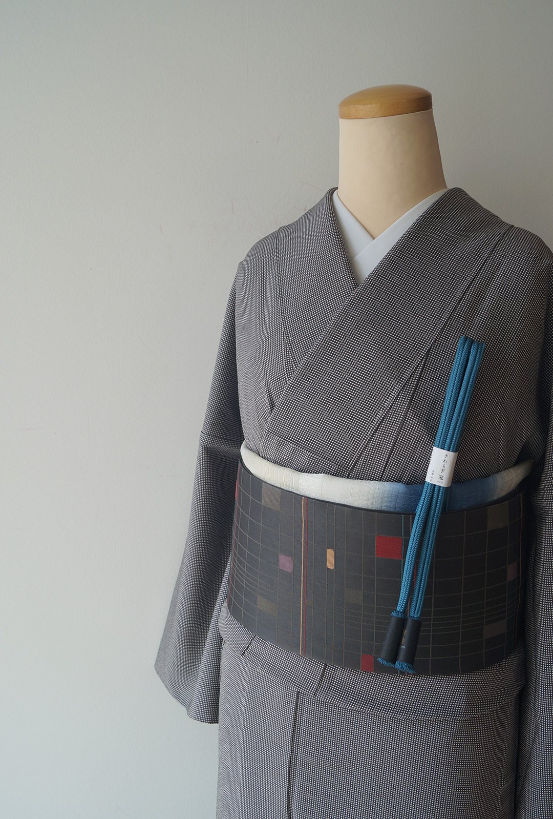 江戸小紋 伊勢型写 角通し 藍鉄色 正絹 反物 江戸小紋 伊勢型写 角通し 正絹 反物 - メルカリ