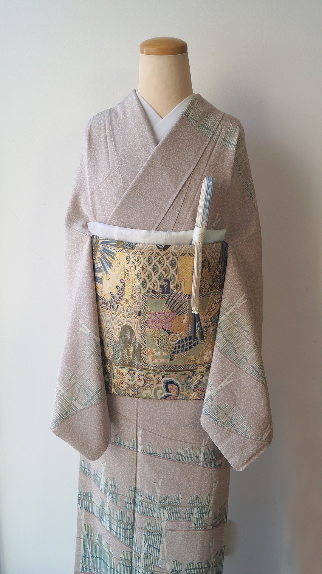 袷】手描き友禅 薄梅鼠色 たたき文様に竹垣柄 訪問着 | 大山 袷】手描き友禅 薄梅鼠色 たたき文様に竹垣柄 訪問着 | 大山