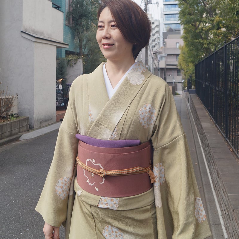 美品 抹茶と灰色市松 信州紬 袷のモダンお着物 裄69cm 正絹 袷】抹茶色系 雪輪文 縮緬小紋 | 大山キモノ・ちぇらうなぼるた